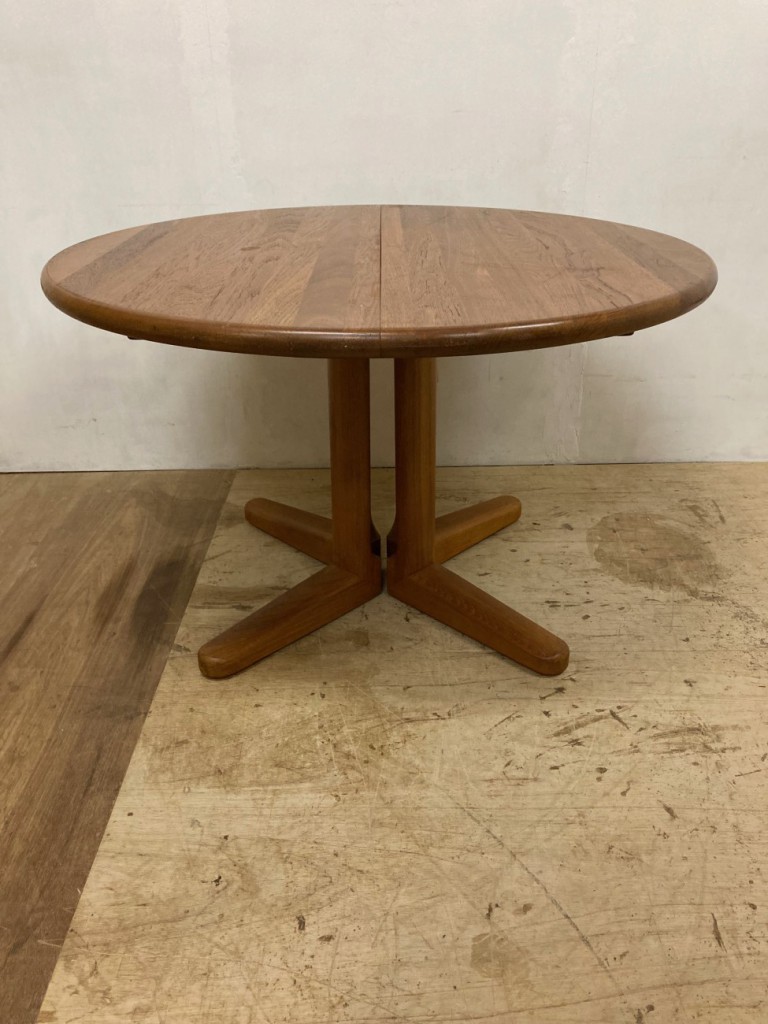 ラウンドダイニングテーブル（Round Dining Table）/ チーク （Teak）