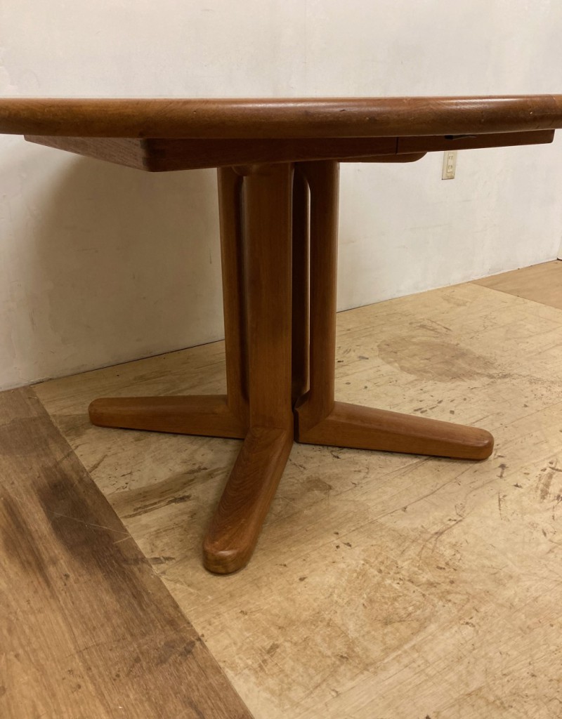 ラウンドダイニングテーブル（Round Dining Table）/ チーク （Teak）