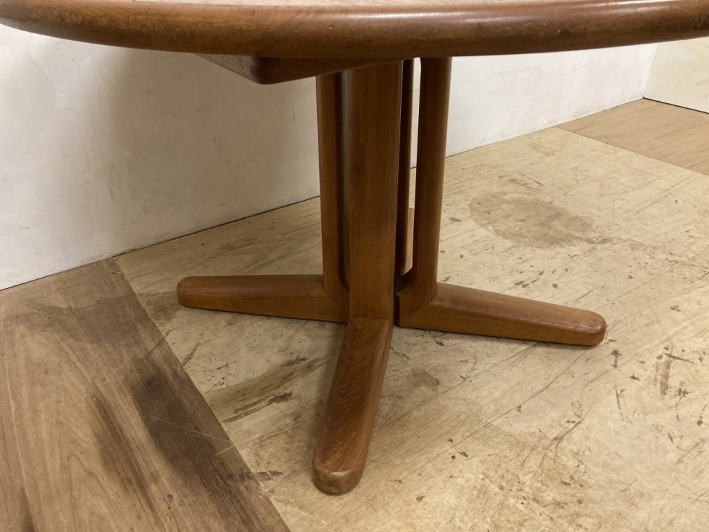 ラウンドダイニングテーブル（Round Dining Table）/ チーク （Teak）