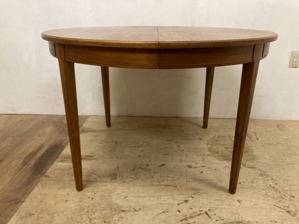 カール・マルムステン（Carl Malmsten）ラウンドダイニングテーブル（Round Dining Table）Bodafors / マホガニー（Mahogany）