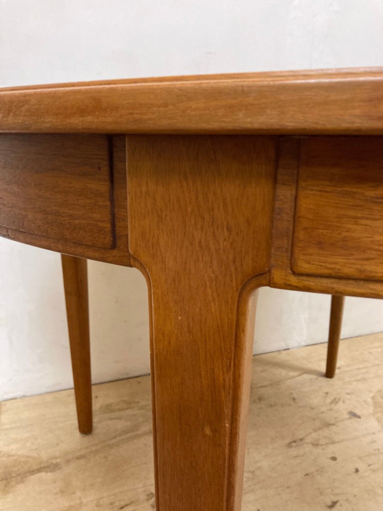 カール・マルムステン（Carl Malmsten）ラウンドダイニングテーブル（Round Dining Table）Bodafors / マホガニー（Mahogany）