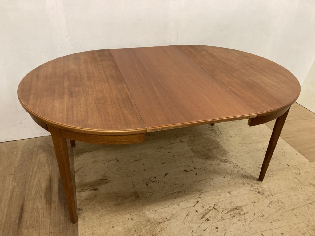 カール・マルムステン（Carl Malmsten）ラウンドダイニングテーブル（Round Dining Table）Bodafors / マホガニー（Mahogany）