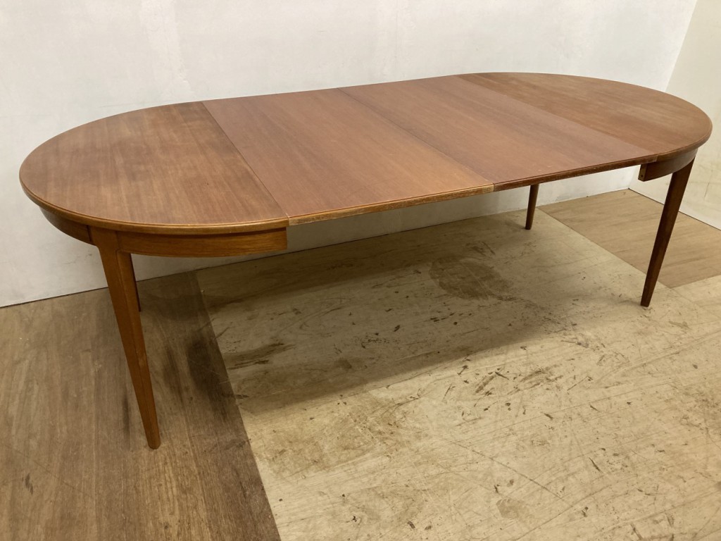 カール・マルムステン（Carl Malmsten）ラウンドダイニングテーブル（Round Dining Table）Bodafors / マホガニー（Mahogany）