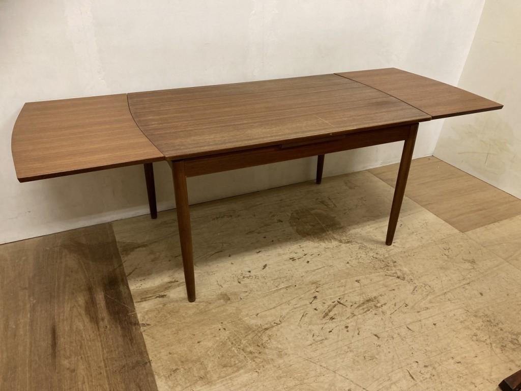 ダイニングテーブル（Dining Table）/ チーク （Teak）