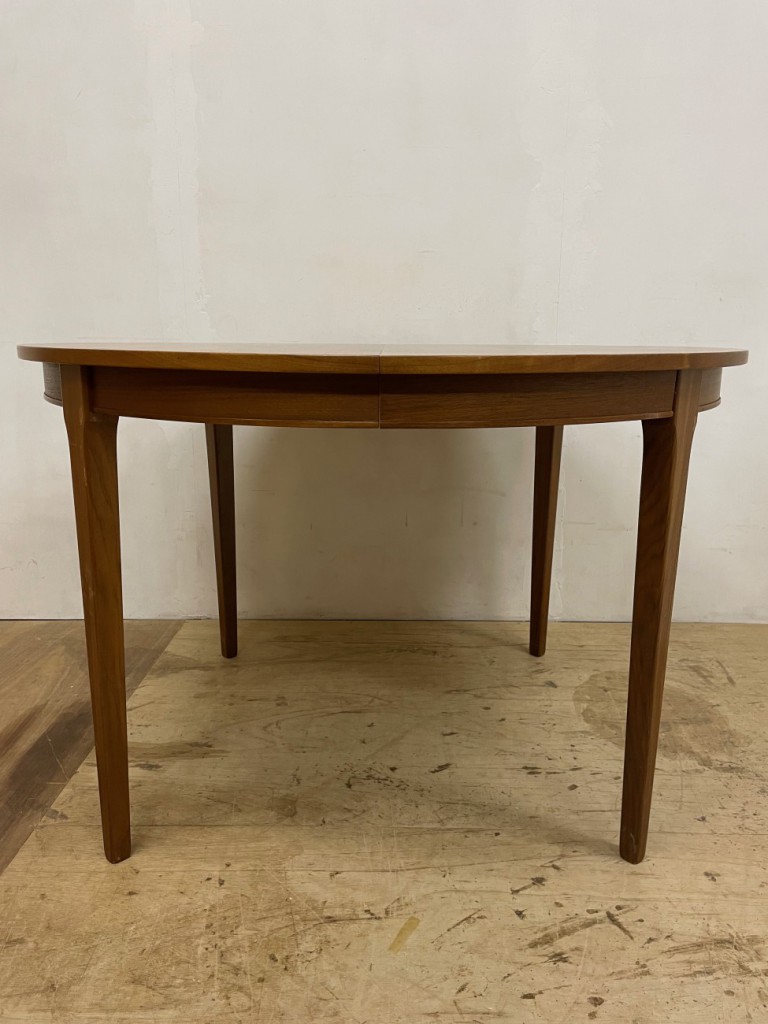 ラウンドダイニングテーブル（Round Dining Table）/ ウォールナット（Walnut）