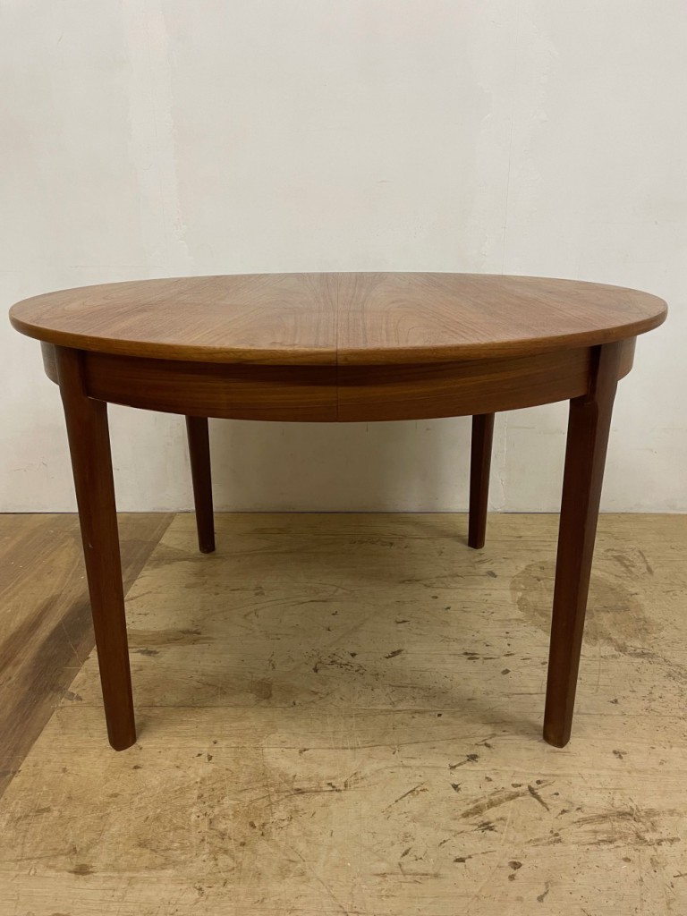 ラウンドダイニングテーブル（Round Dining Table）/ チーク （Teak）