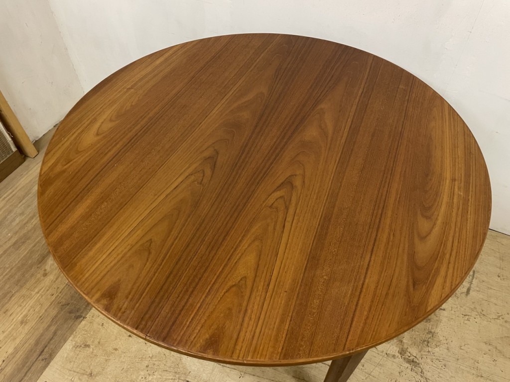 ラウンドダイニングテーブル（Round Dining Table）/ チーク （Teak）