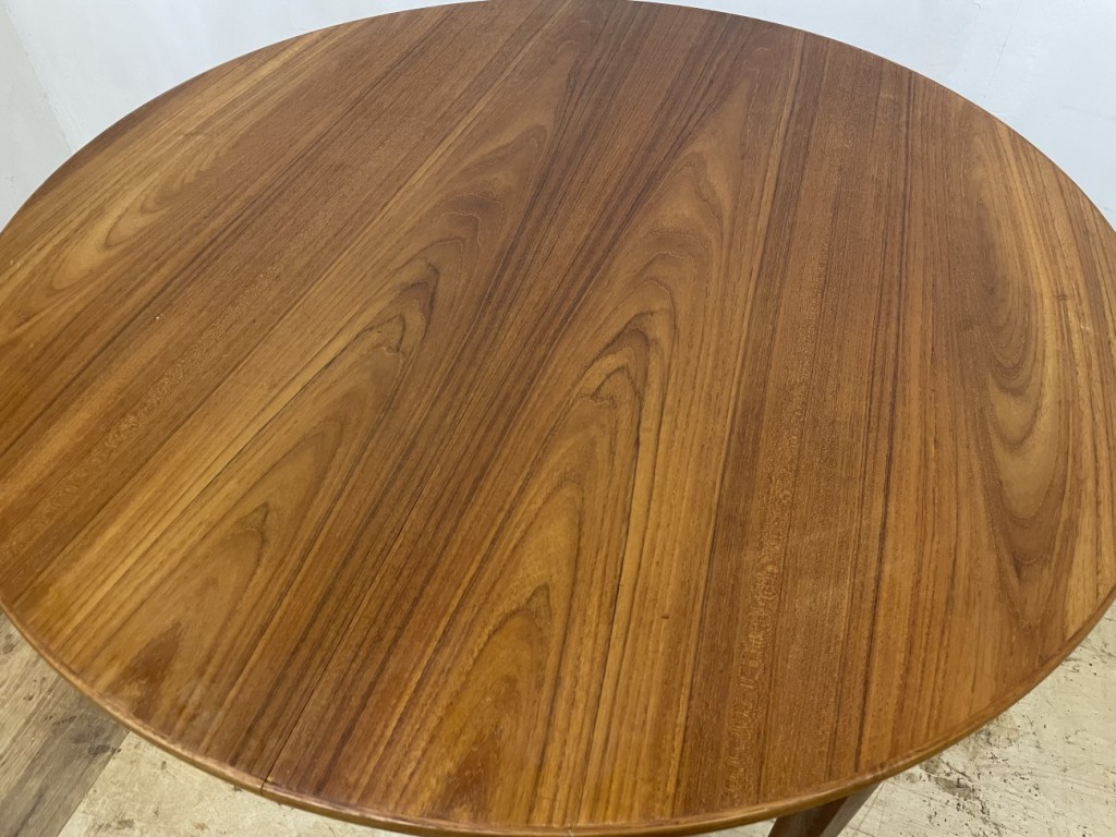 ラウンドダイニングテーブル（Round Dining Table）/ チーク （Teak）