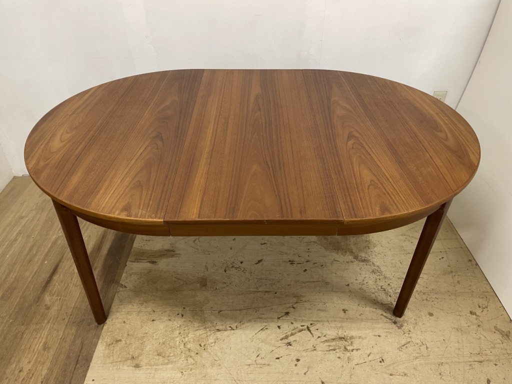 ラウンドダイニングテーブル（Round Dining Table）/ チーク （Teak）