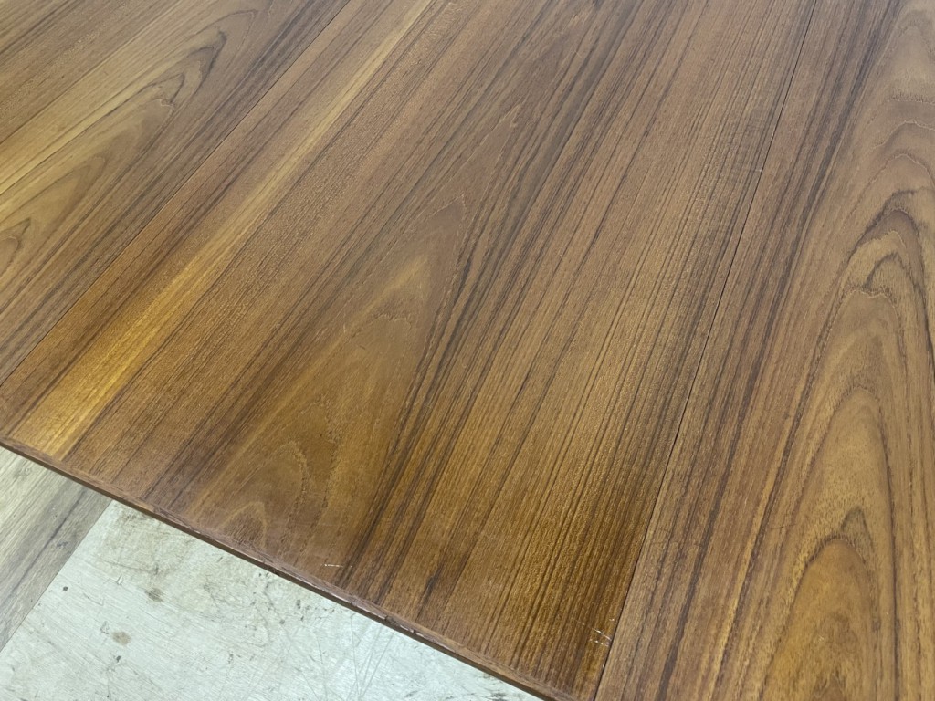 ラウンドダイニングテーブル（Round Dining Table）/ チーク （Teak）