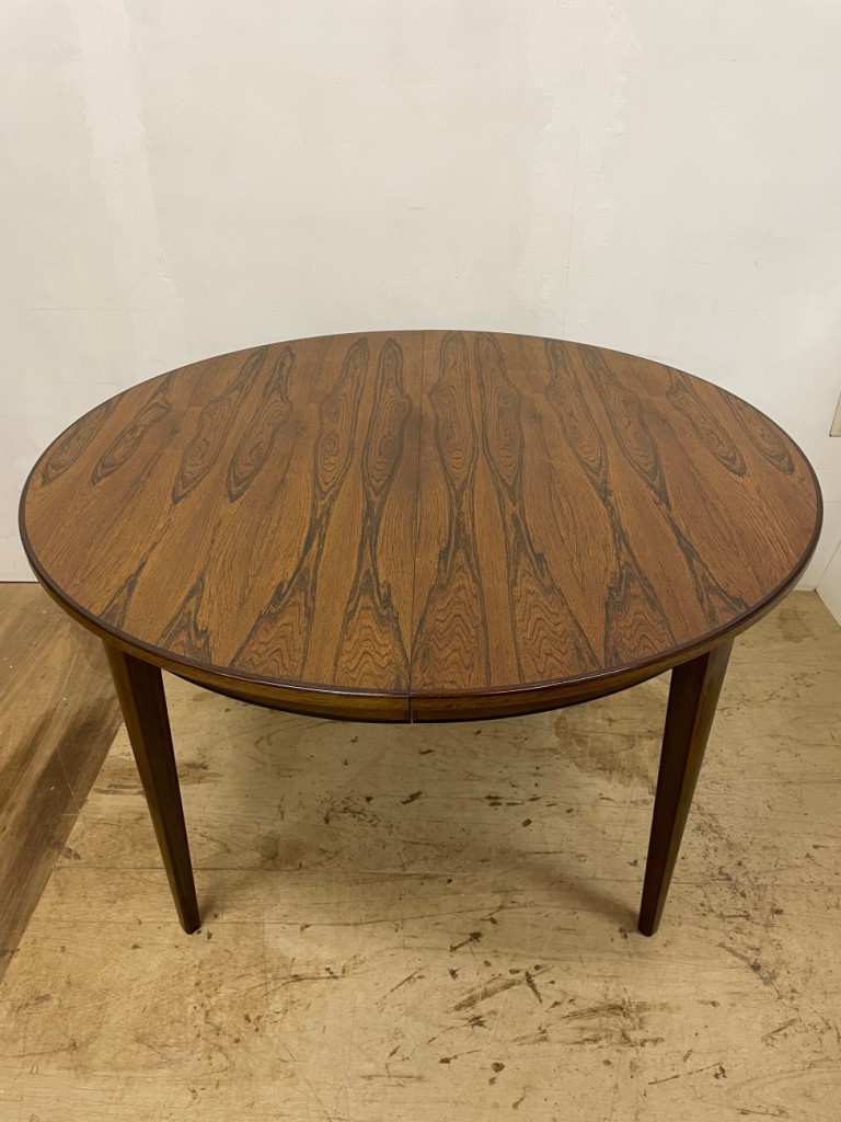 オーマン・ユン（Omann Jun）ラウンドダイニングテーブル（Round Dining Table）No.55 / ローズウッド（Rosewood）