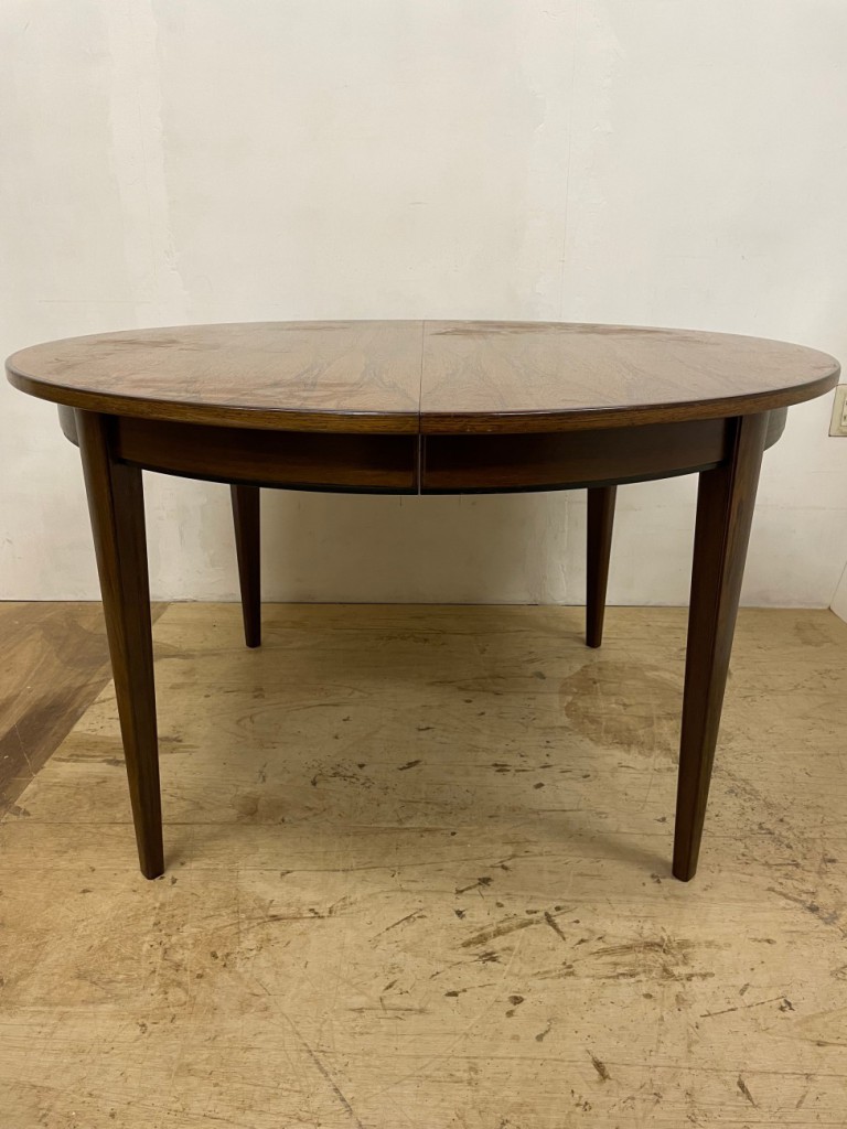 オーマン・ユン（Omann Jun）ラウンドダイニングテーブル（Round Dining Table）No.55 / ローズウッド（Rosewood）