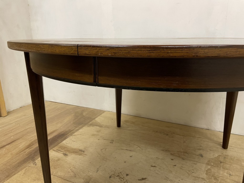 オーマン・ユン（Omann Jun）ラウンドダイニングテーブル（Round Dining Table）No.55 / ローズウッド（Rosewood）