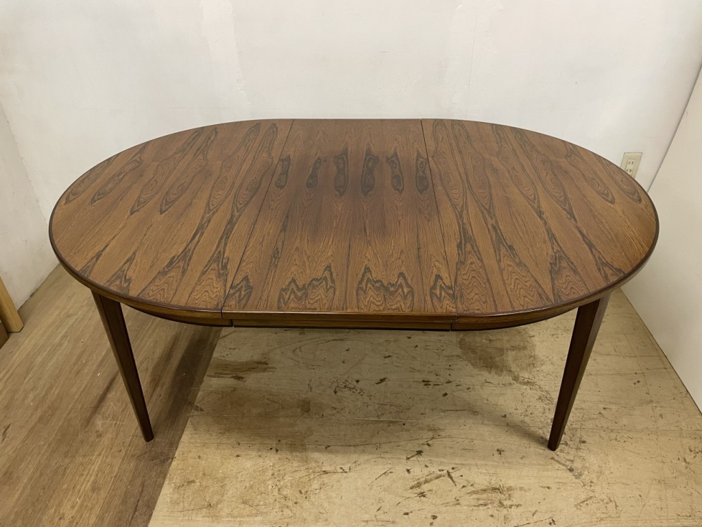 オーマン・ユン（Omann Jun）ラウンドダイニングテーブル（Round Dining Table）No.55 / ローズウッド（Rosewood）