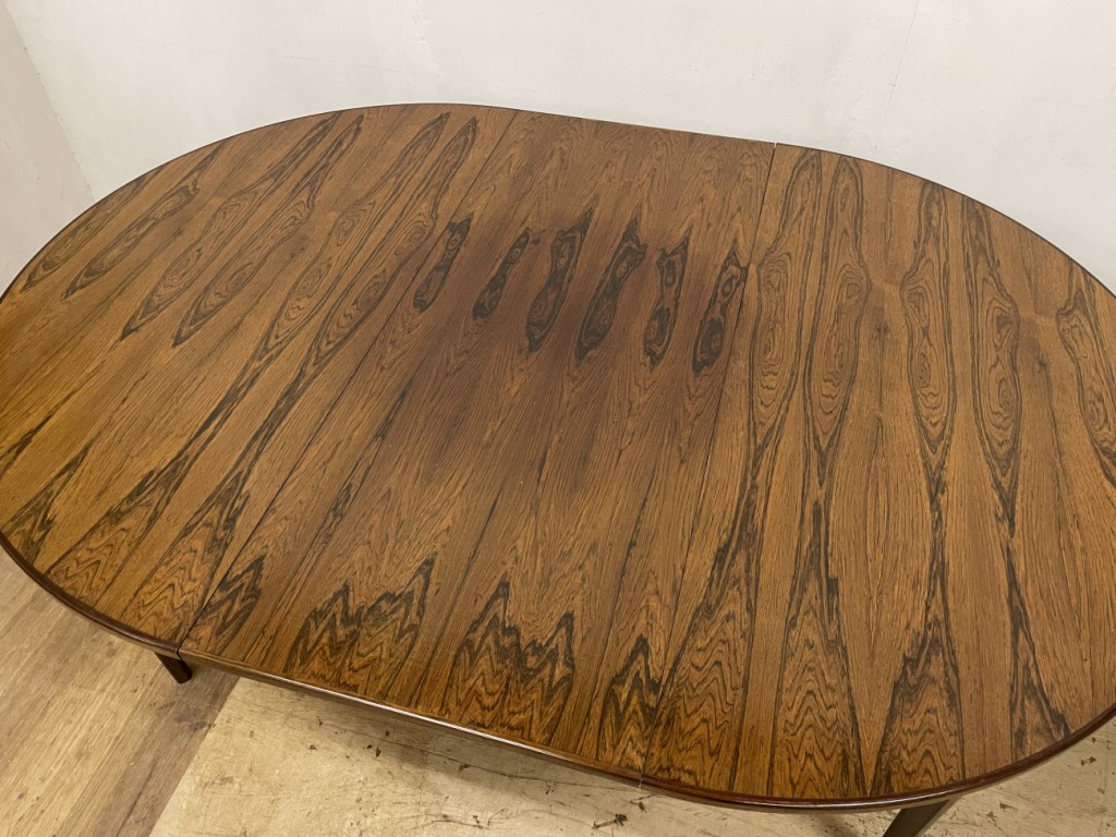 オーマン・ユン（Omann Jun）ラウンドダイニングテーブル（Round Dining Table）No.55 / ローズウッド（Rosewood）