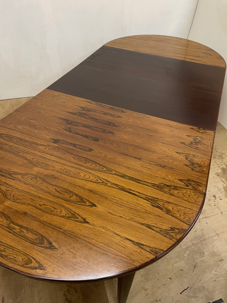 オーマン・ユン（Omann Jun）ラウンドダイニングテーブル（Round Dining Table）No.55 / ローズウッド（Rosewood）