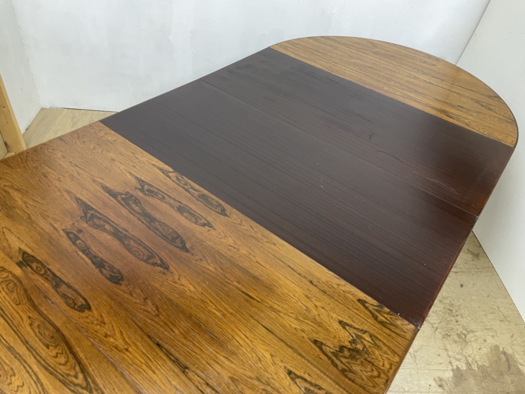 オーマン・ユン（Omann Jun）ラウンドダイニングテーブル（Round Dining Table）No.55 / ローズウッド（Rosewood）