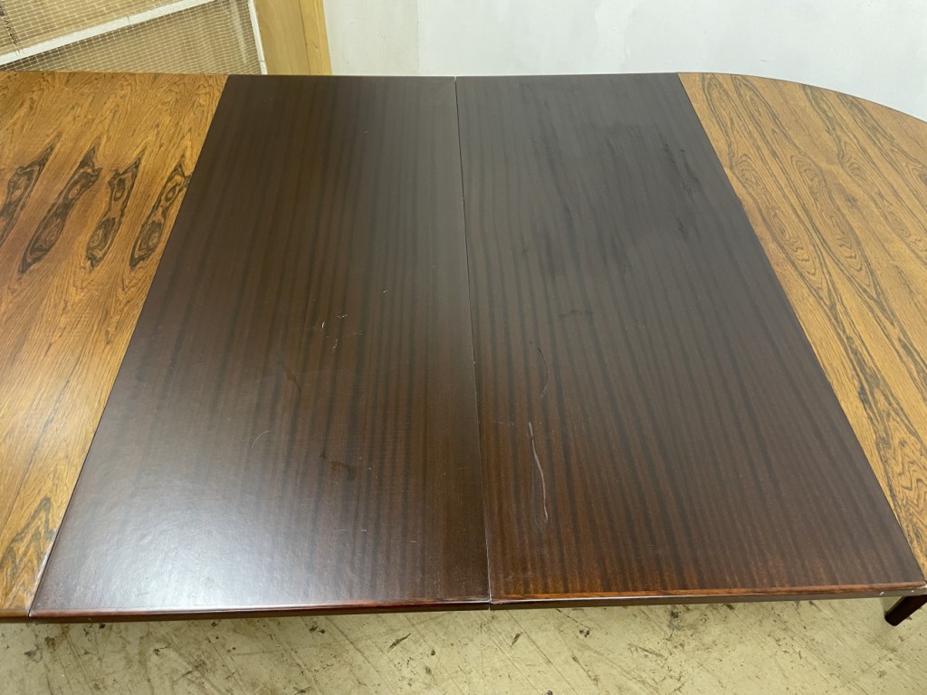 オーマン・ユン（Omann Jun）ラウンドダイニングテーブル（Round Dining Table）No.55 / ローズウッド（Rosewood）