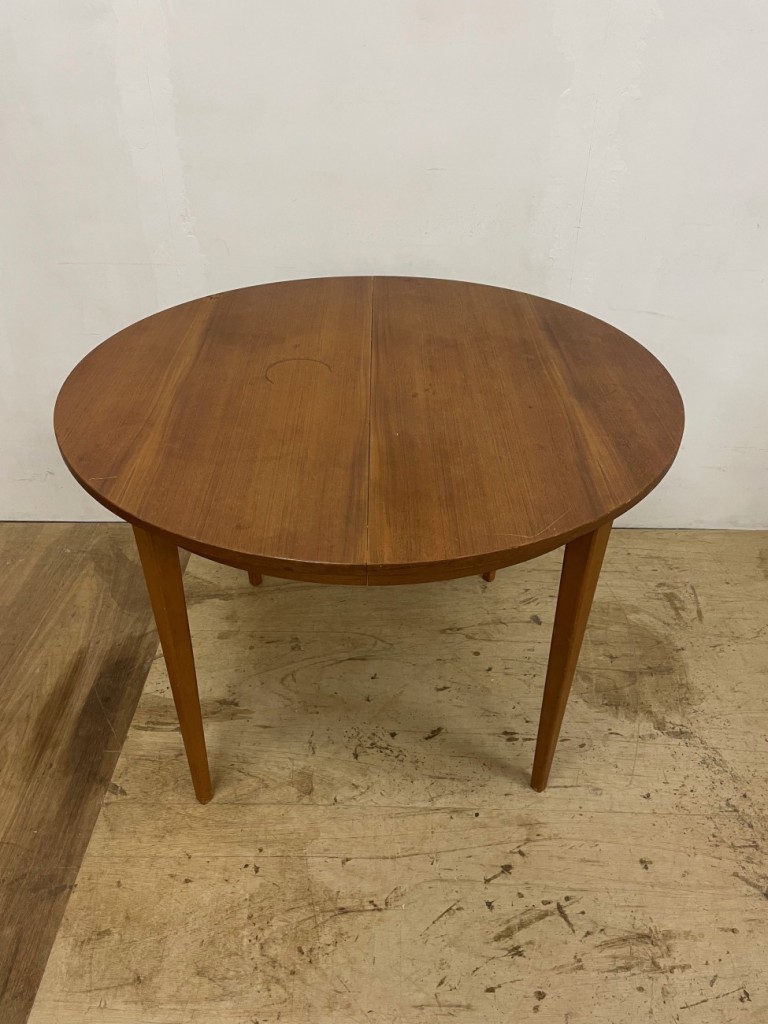 ラウンドダイニングテーブル（Round Dining Table）/ チークxビーチ （Teak x Beech）