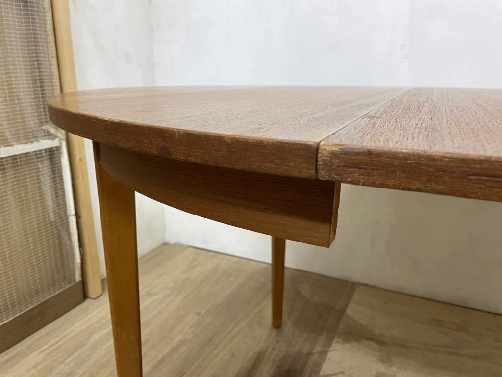 ラウンドダイニングテーブル（Round Dining Table）/ チークxビーチ （Teak x Beech）