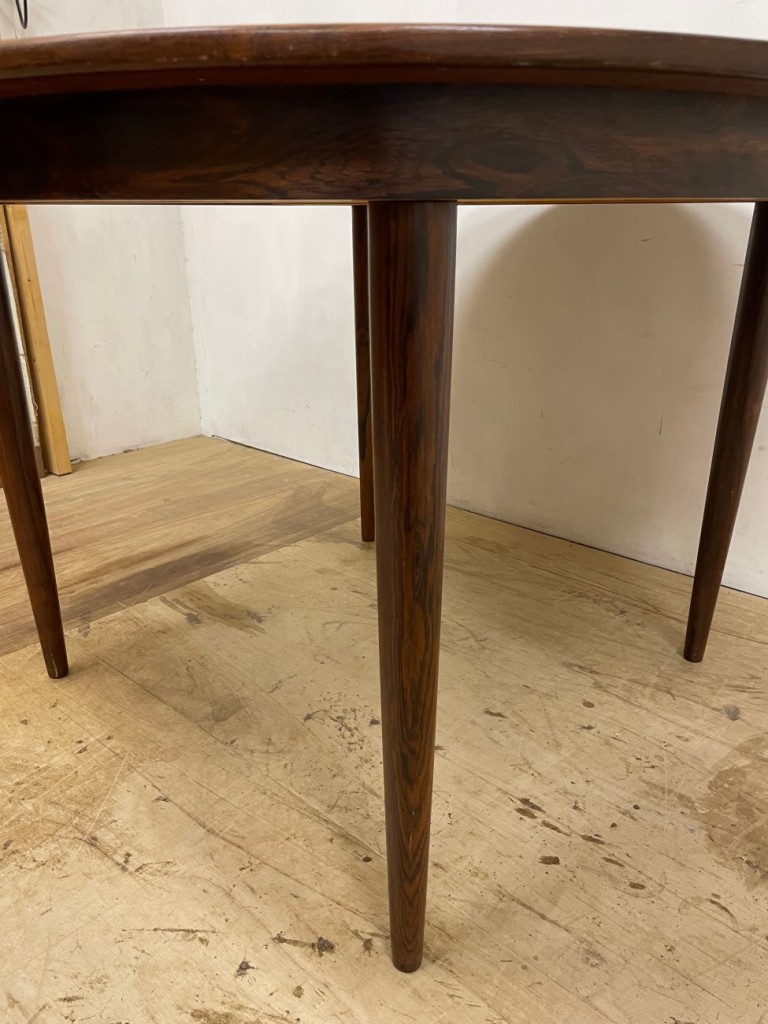 ラウンドダイニングテーブル（Round Dining Table）/ ローズウッド（Rosewood）