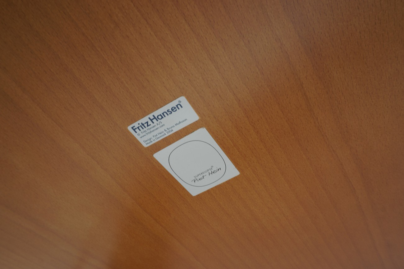 フリッツハンセン スーパー円テーブル(Bテーブル)天板とセブンチェアの再仕上げ・色調整 脚部の錆取りのご依頼 / Fritz Hansen Bruno Mathsson Piet Hein ARNE JACOBSEN ブルーノ・マットソン ピート・ハイン アルネ・ヤコブセン