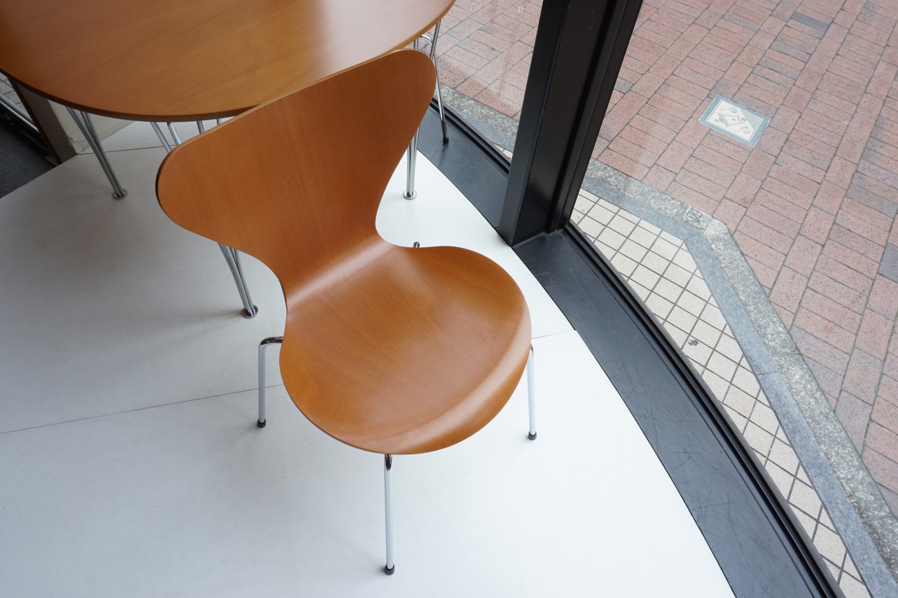 フリッツハンセン スーパー円テーブル(Bテーブル)天板とセブンチェアの再仕上げ・色調整 脚部の錆取りのご依頼 / Fritz Hansen Bruno Mathsson Piet Hein ARNE JACOBSEN ブルーノ・マットソン ピート・ハイン アルネ・ヤコブセン