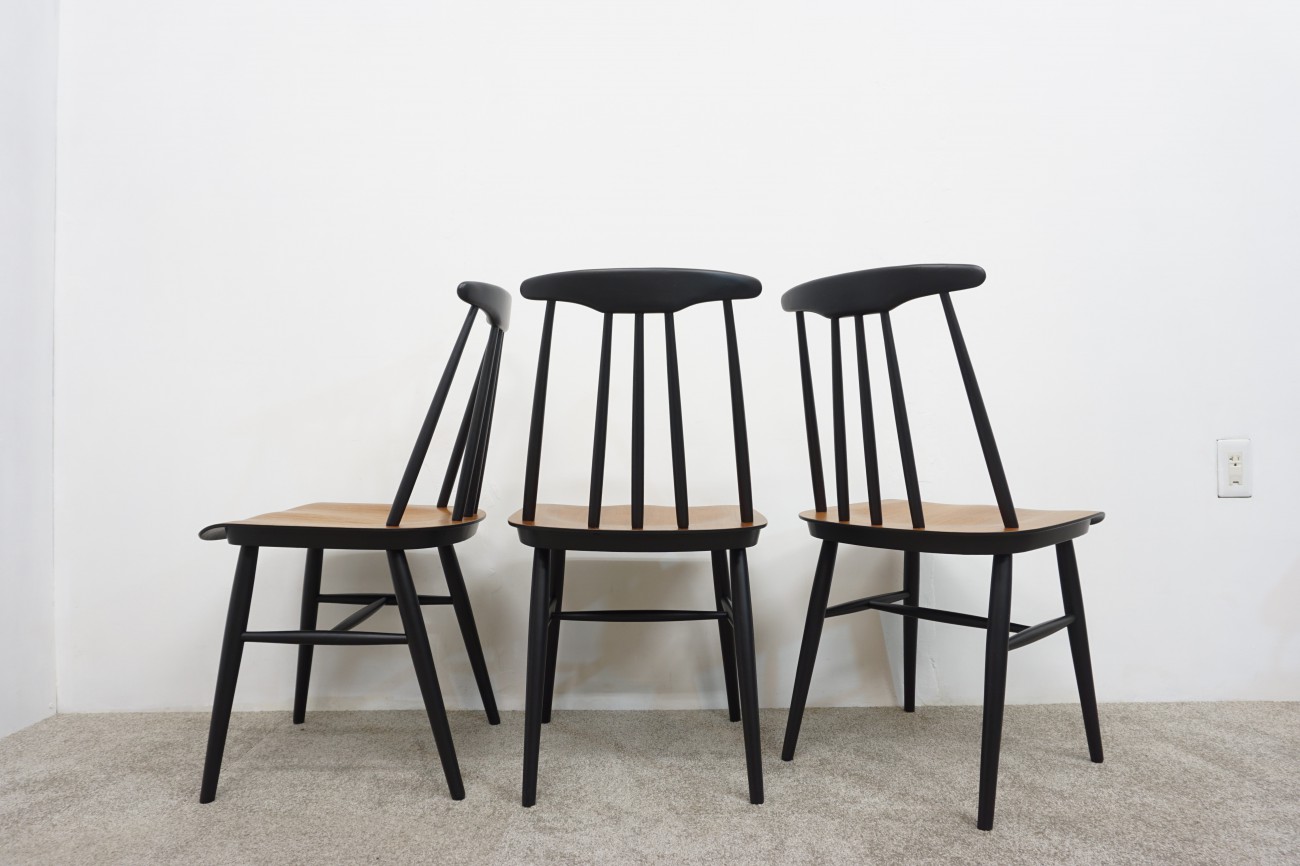 ノルウェーSandvik Mobler社製ヴィンテージのPIA Chairの背もたれがブラックタイプの3脚